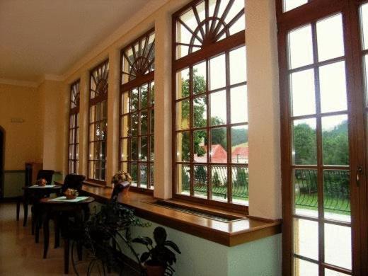 Kastiel Lucivna Hotel Ngoại thất bức ảnh