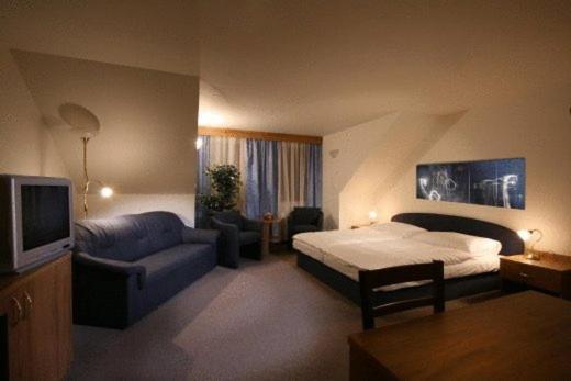 Kastiel Lucivna Hotel Ngoại thất bức ảnh