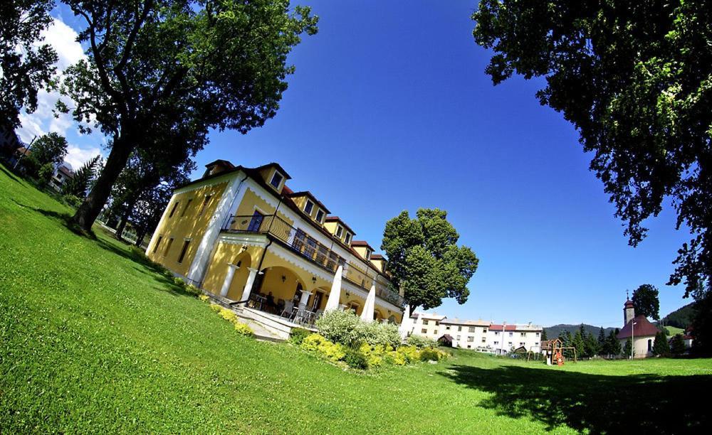 Kastiel Lucivna Hotel Ngoại thất bức ảnh