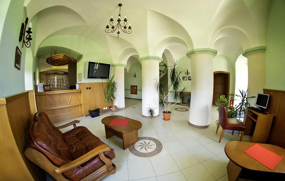 Kastiel Lucivna Hotel Ngoại thất bức ảnh