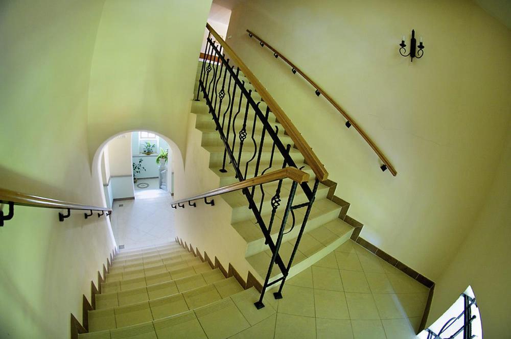 Kastiel Lucivna Hotel Ngoại thất bức ảnh