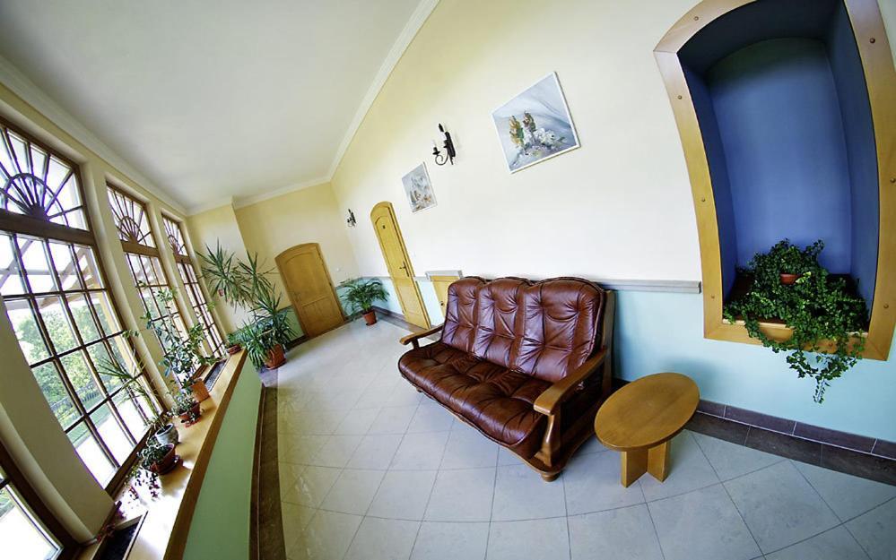 Kastiel Lucivna Hotel Ngoại thất bức ảnh