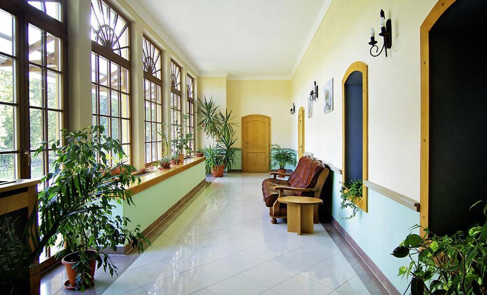 Kastiel Lucivna Hotel Ngoại thất bức ảnh