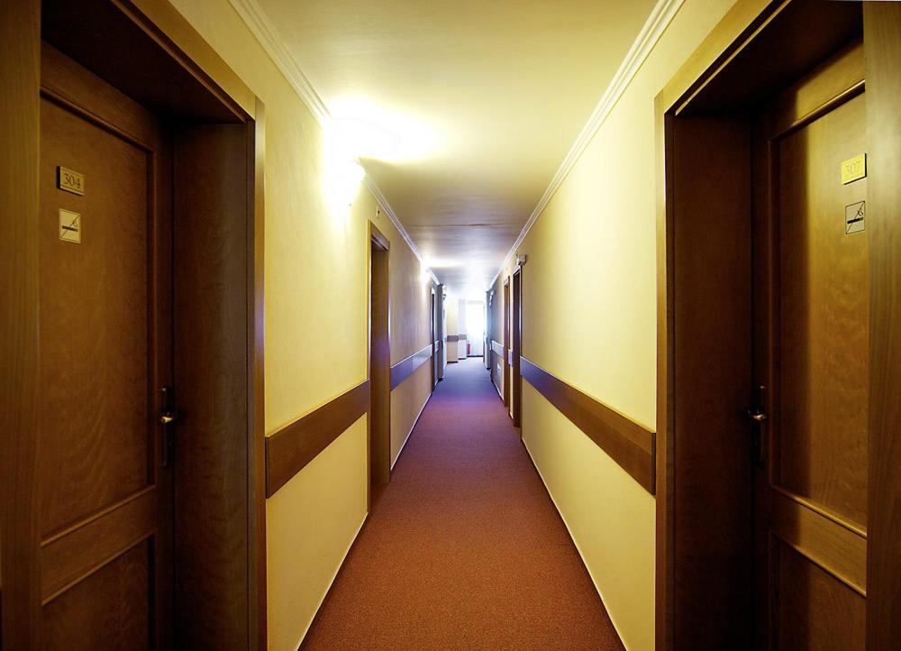 Kastiel Lucivna Hotel Ngoại thất bức ảnh