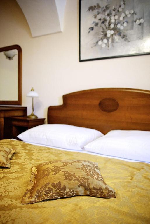 Kastiel Lucivna Hotel Ngoại thất bức ảnh