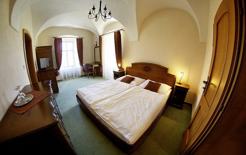 Kastiel Lucivna Hotel Ngoại thất bức ảnh